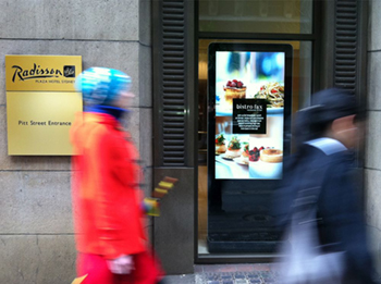 digital signage screen hotel