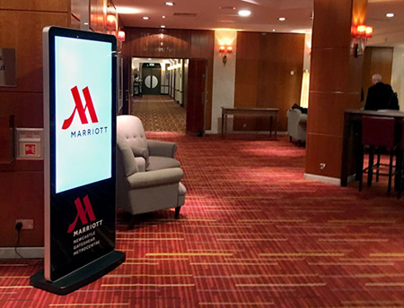 digital signage screen hotel