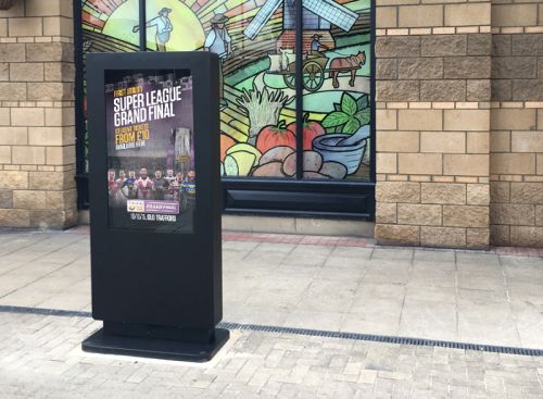 digital signage screens outdoor public square street