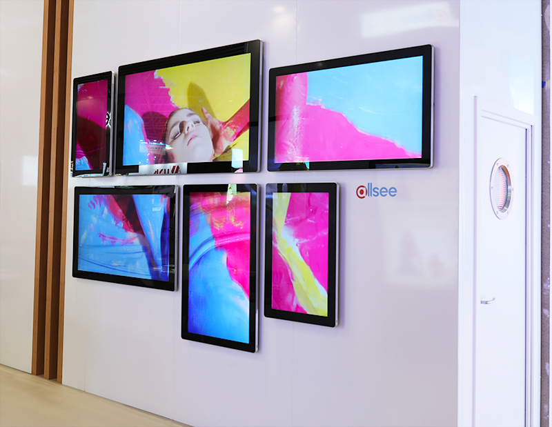 Synchronised content shown on multiple Android Advertising Displays creating one giant display