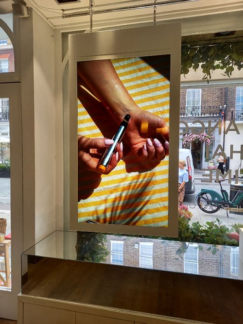 digital signage screen ultra high brightness