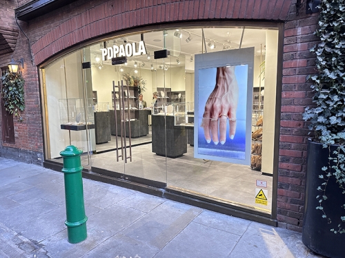 digital signage screen ultra high brightness