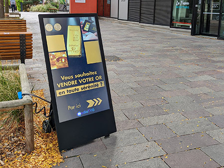 digital signage screen large monitor