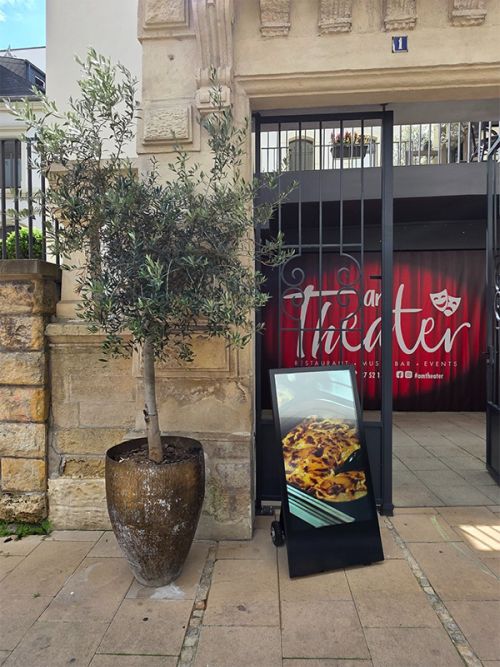 digital signage screen large monitor