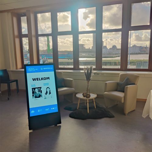 digital signage screen large monitor