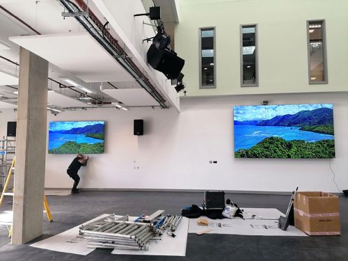 digital signage screens video wall