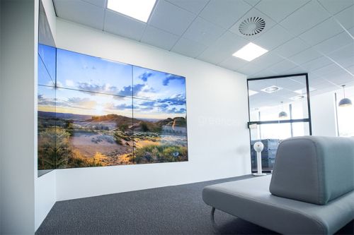 digital signage screens video wall lobby