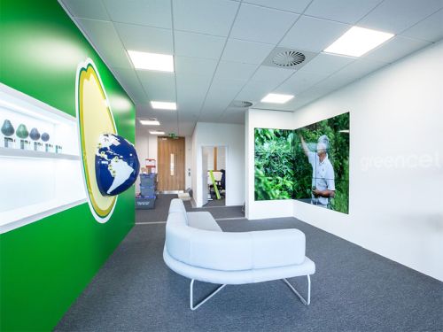 digital signage screens video wall lobby