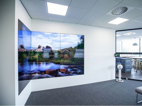 digital signage screens video wall lobby