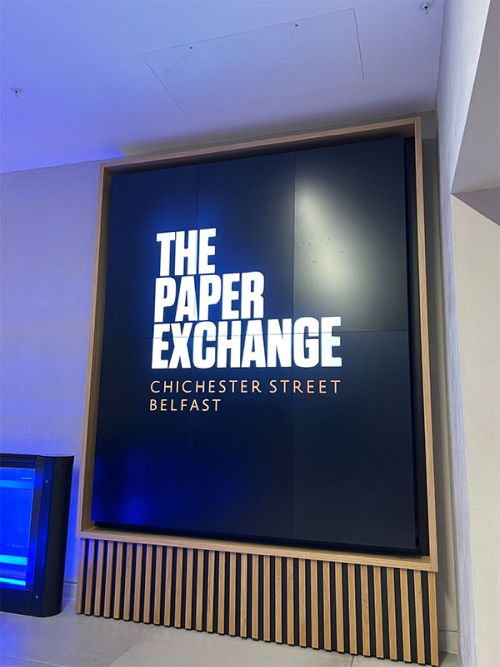 digital signage screens video wall lobby