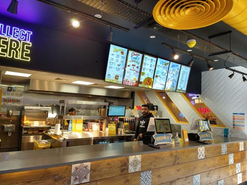 digital signage screens menu boards fast food 