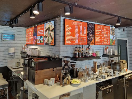digital signage screens menu boards fast food 