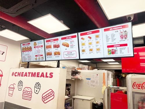 digital signage screens menu boards fast food 