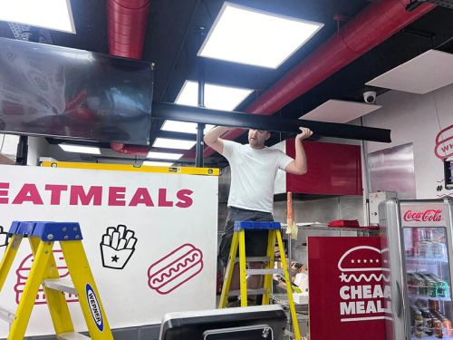 digital signage screens menu boards fast food 