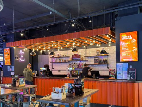 digital signage screens menu boards fast food 