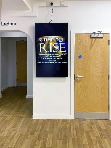 digital signage screens menu boards fast food 