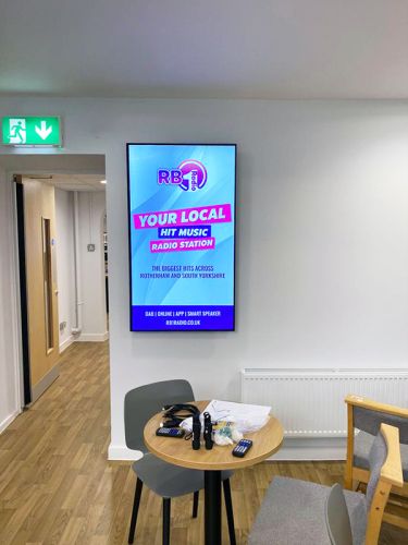 digital signage screens menu boards fast food 