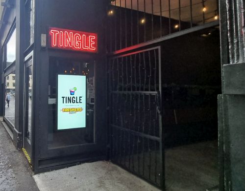 digital signage screens menu boards fast food 