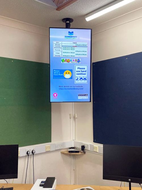 digital signage screens menu boards fast food 