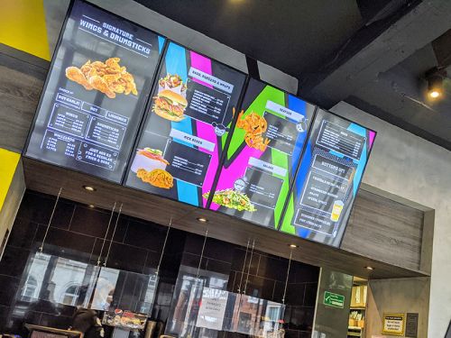digital signage screens menu boards fast food 