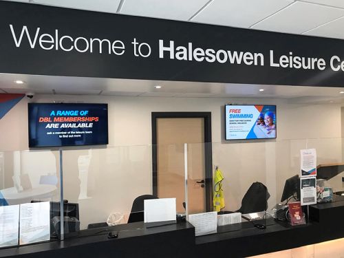 digital signage screens menu boards fast food 