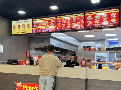digital signage screens menu boards fast food 