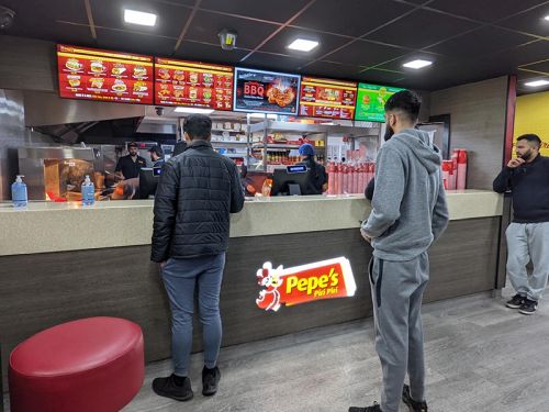 digital signage screens menu boards fast food 