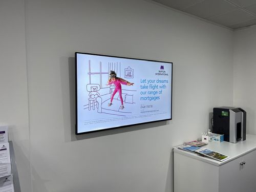 digital signage screens menu boards fast food 