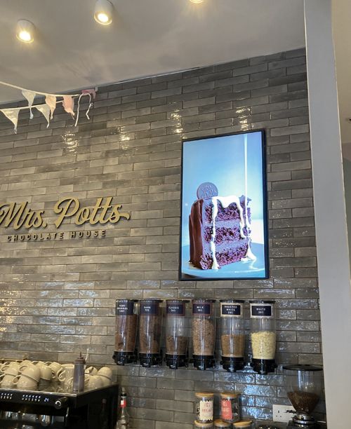 digital signage screens menu boards fast food 