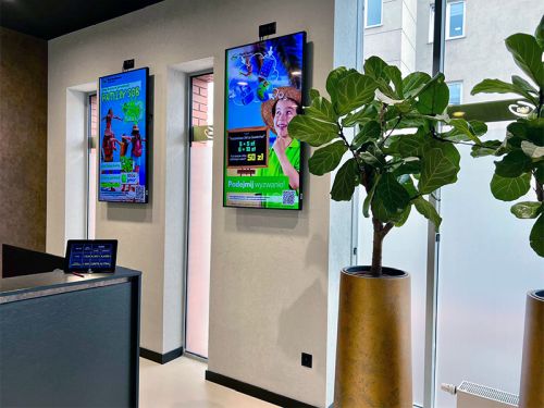 digital signage screens menu boards fast food 