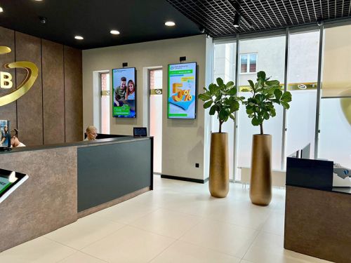 digital signage screens menu boards fast food 