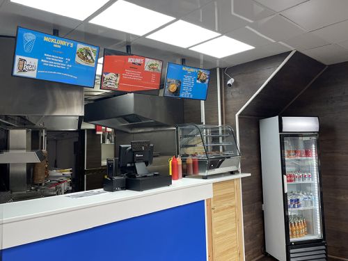 digital signage screen monitor shop sports