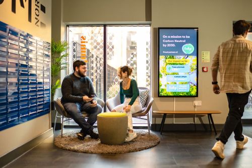 digital signage screen hospital