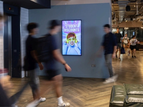 digital signage screen hospital