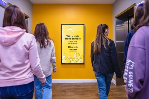 digital signage screen hospital