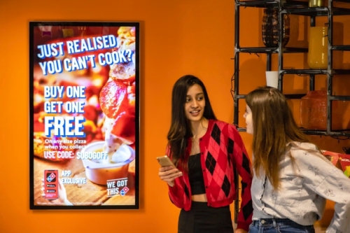 digital signage screen hospital