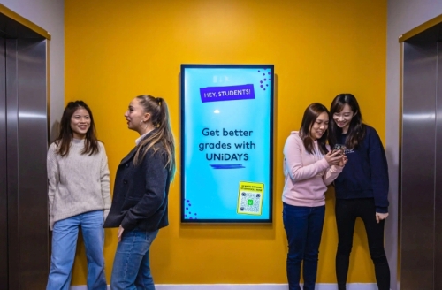 digital signage screen hospital