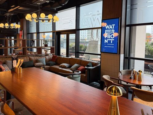 digital signage screen hospital