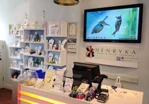 digital signage screen shop