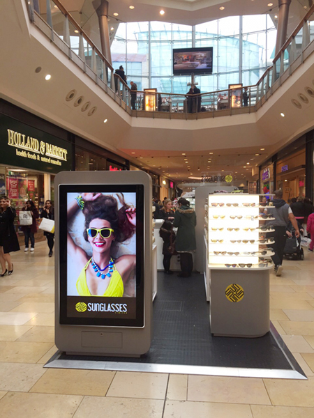 digital signage screen shopping centre mall