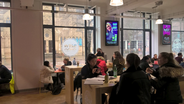 digital signage screen  restaurant fast food