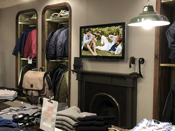 digital signage screen retail store
