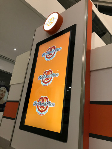 digital signage screen 