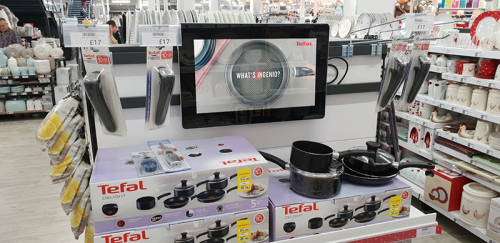 digital signage screen 