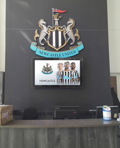 digital signage screen hospital network