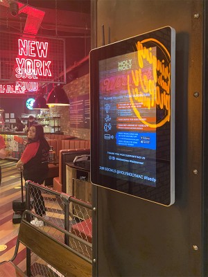 digital signage screen hospital