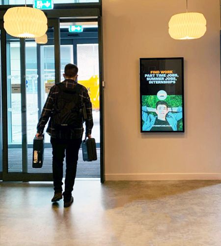 digital signage screen hospital