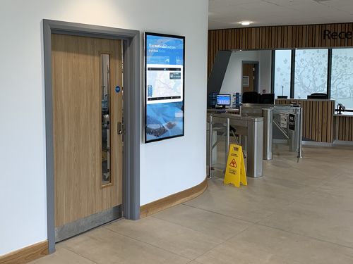 digital signage screen hospital
