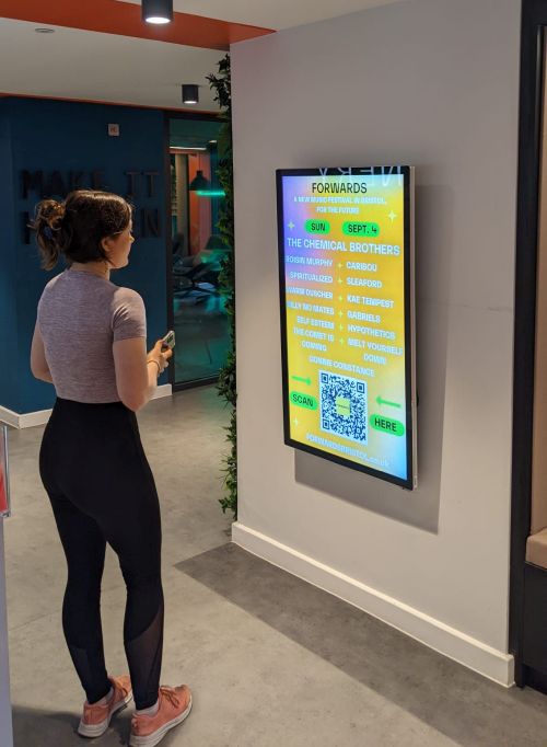 digital signage screen hospital