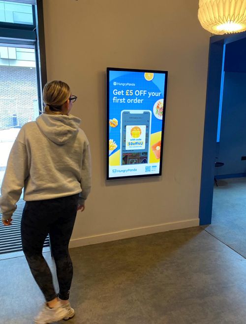 digital signage screen hospital